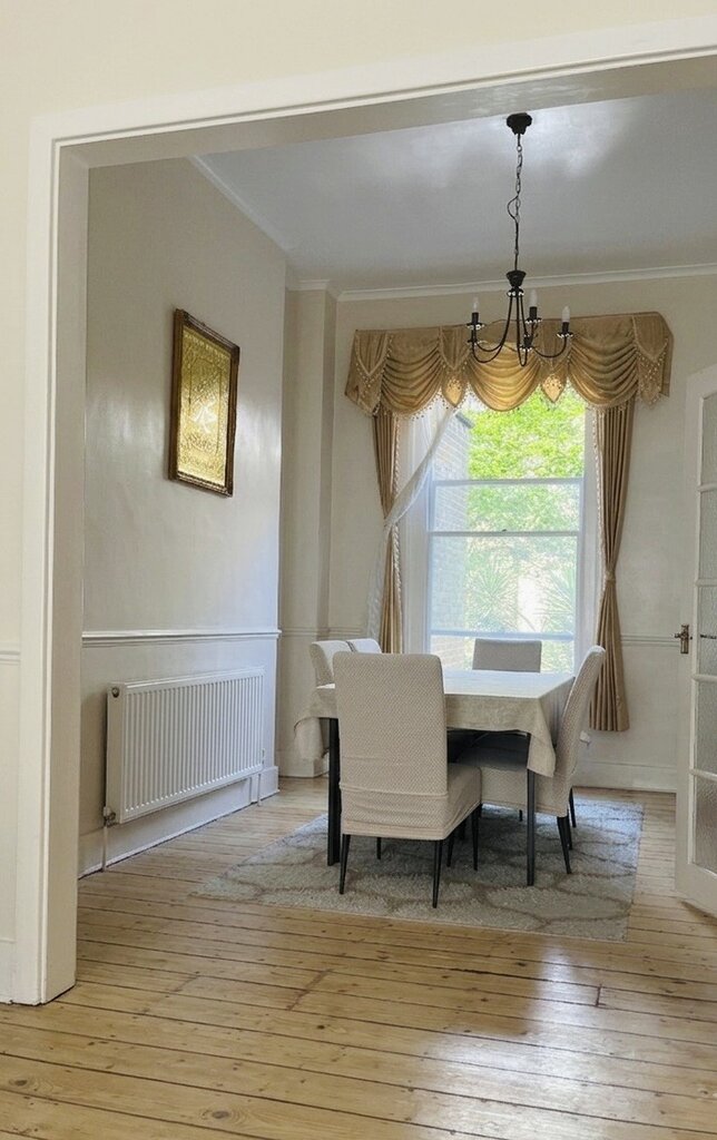 Photo 2 of London property