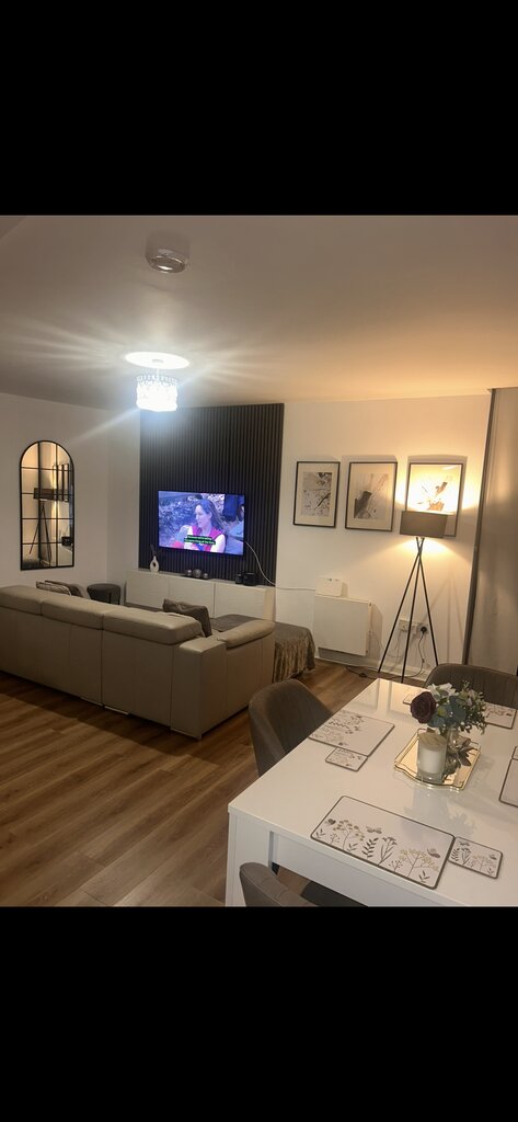 Photo 2 of London property