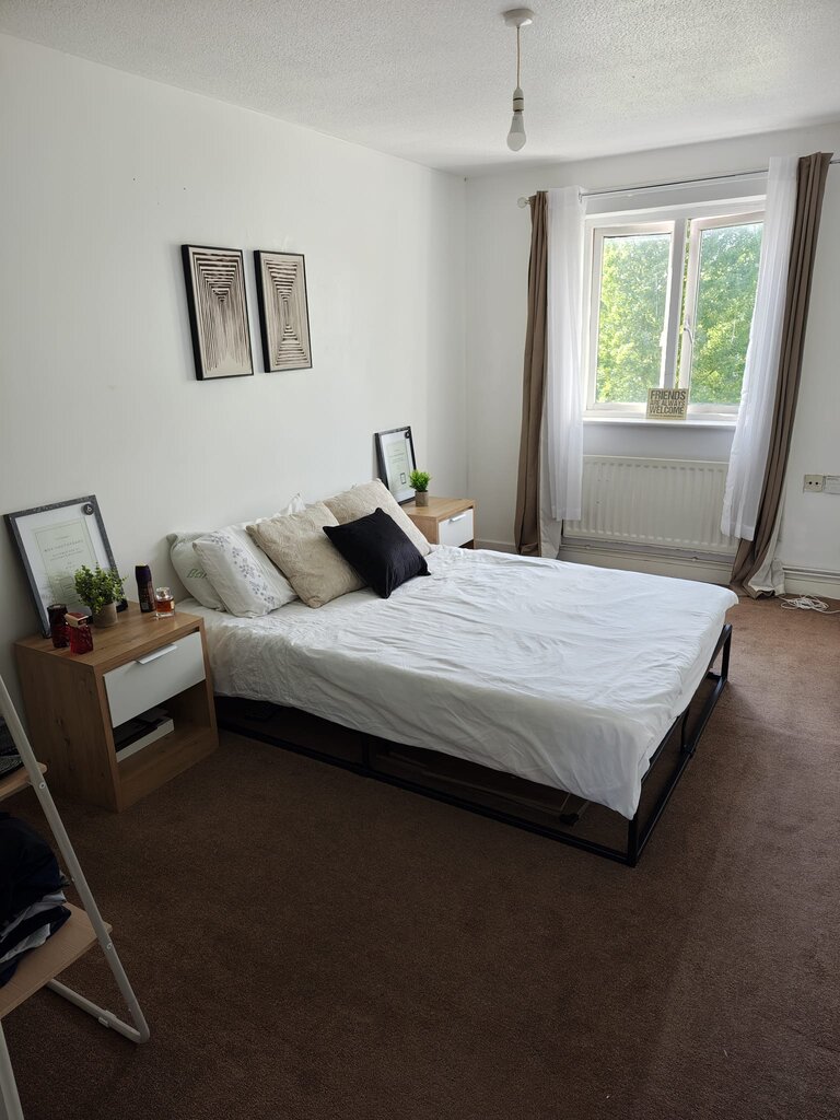 Photo 4 of London property