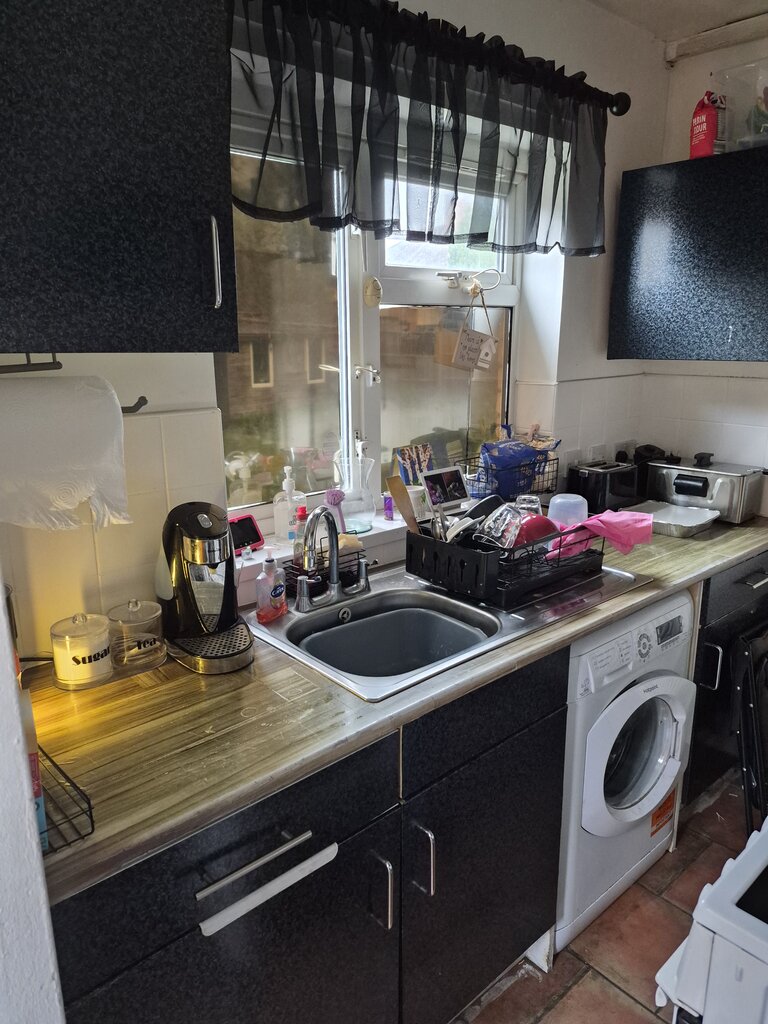 Photo 4 of Leicester property