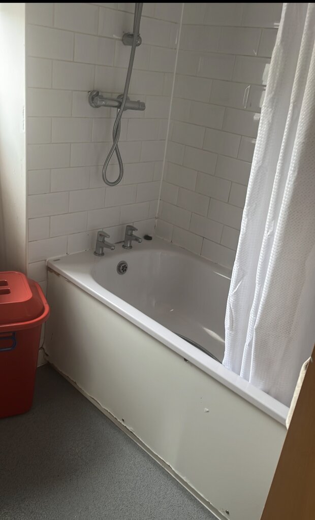 Photo 3 of Salford property