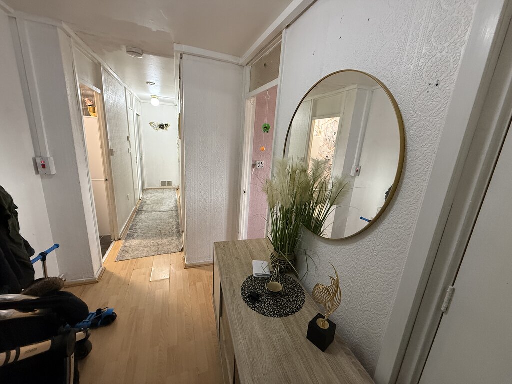 Photo 3 of Salford property