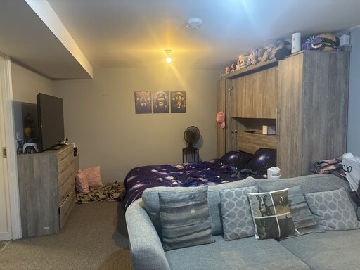 1 bed ground floor studio bedsit