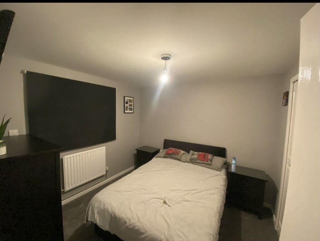 Photo 4 of Crawley property