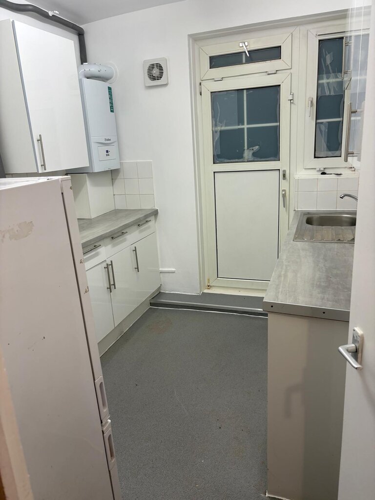 Photo 4 of London property