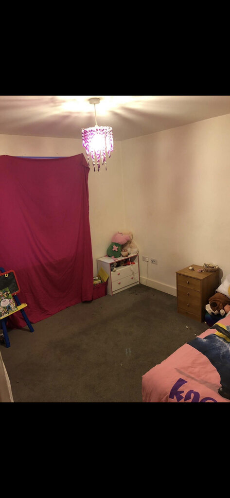 Photo 3 of London property