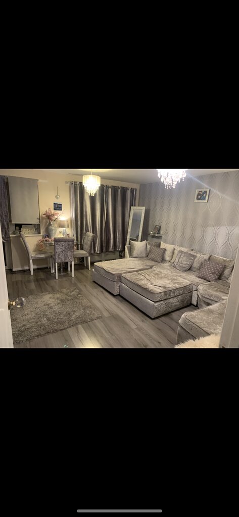 Photo 3 of London property