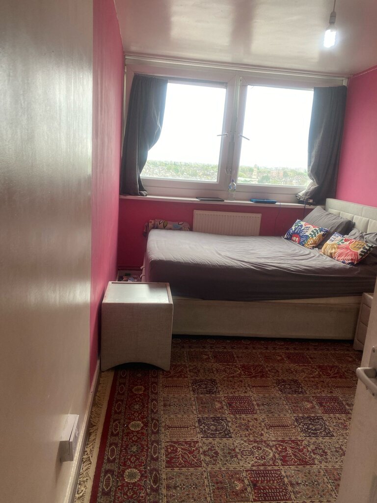 Photo 3 of London property