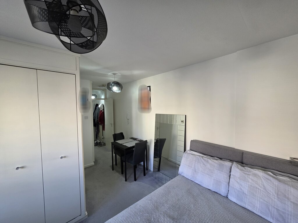 Photo 3 of Hove property