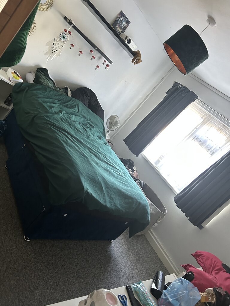 Photo 4 of Guildford property