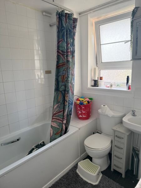 Photo 4 of London property