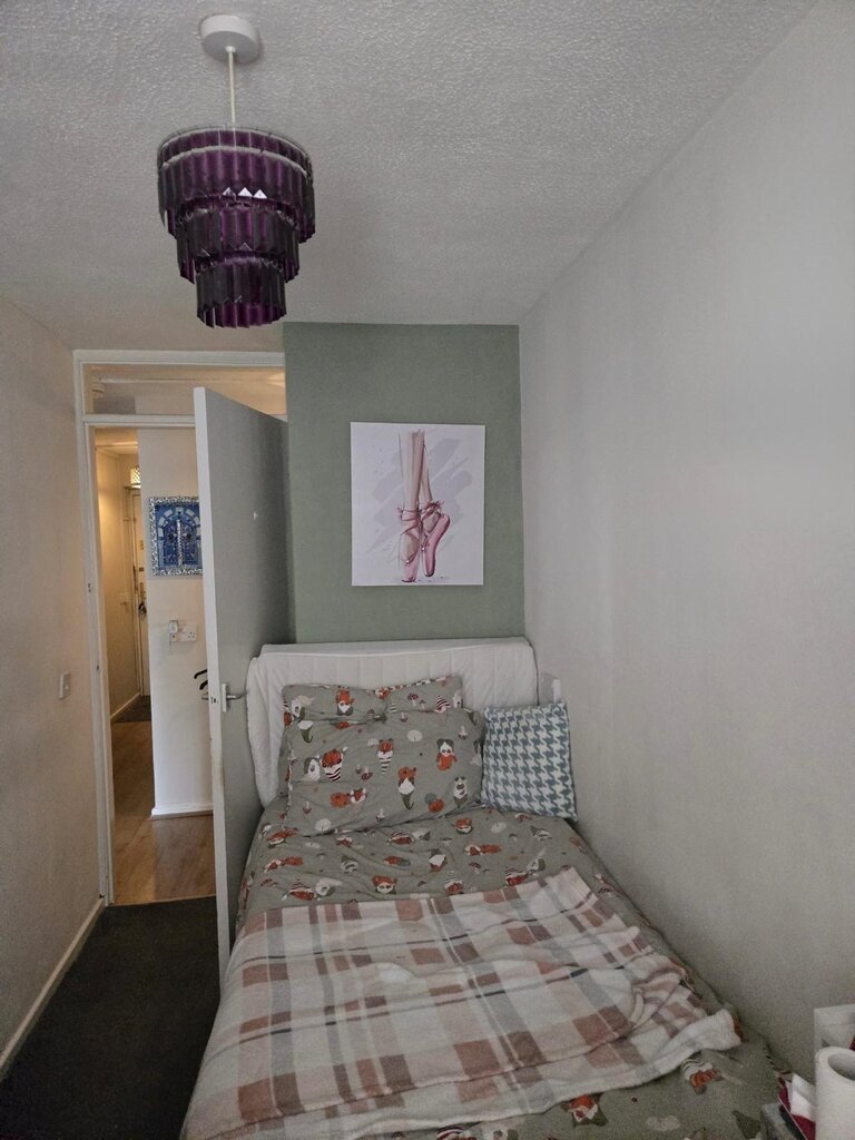 Photo 3 of Salford property