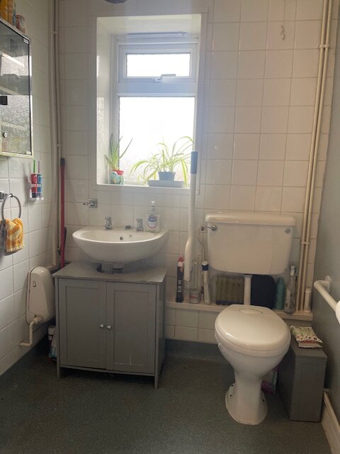 Photo 4 of Chessington property
