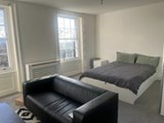 Photo 4 of London property