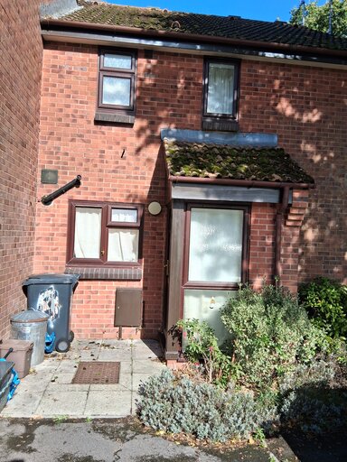 1 bed ground floor maisonette