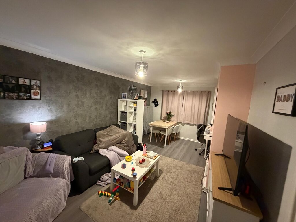 Photo 4 of Bushey property