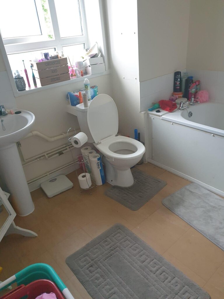 Photo 3 of London property