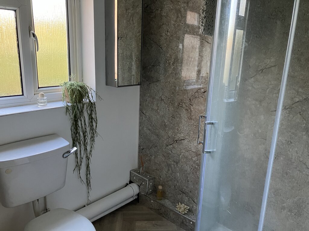 Photo 5 of Guildford property