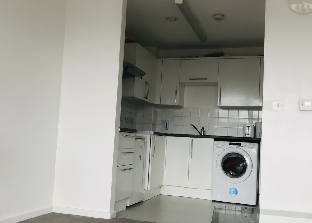 Photo 3 of London property