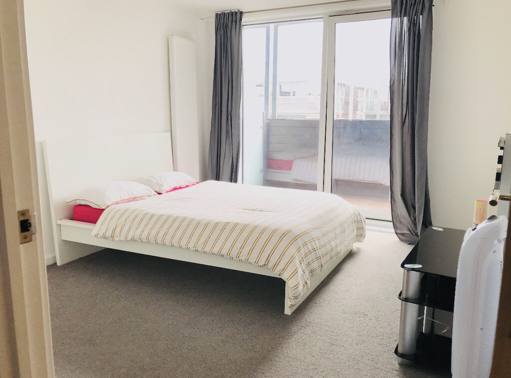 Photo 5 of London property