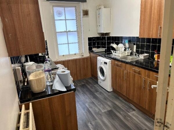 Photo 5 of London property