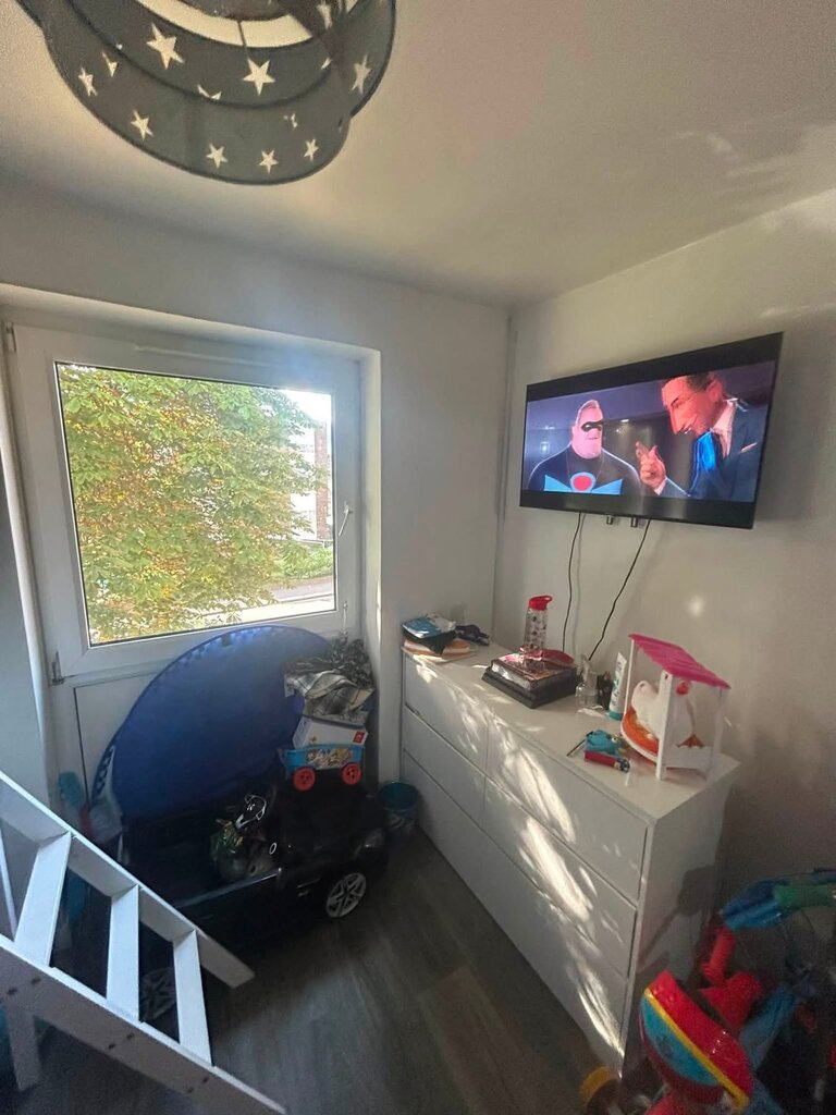 Photo 5 of Barnet property