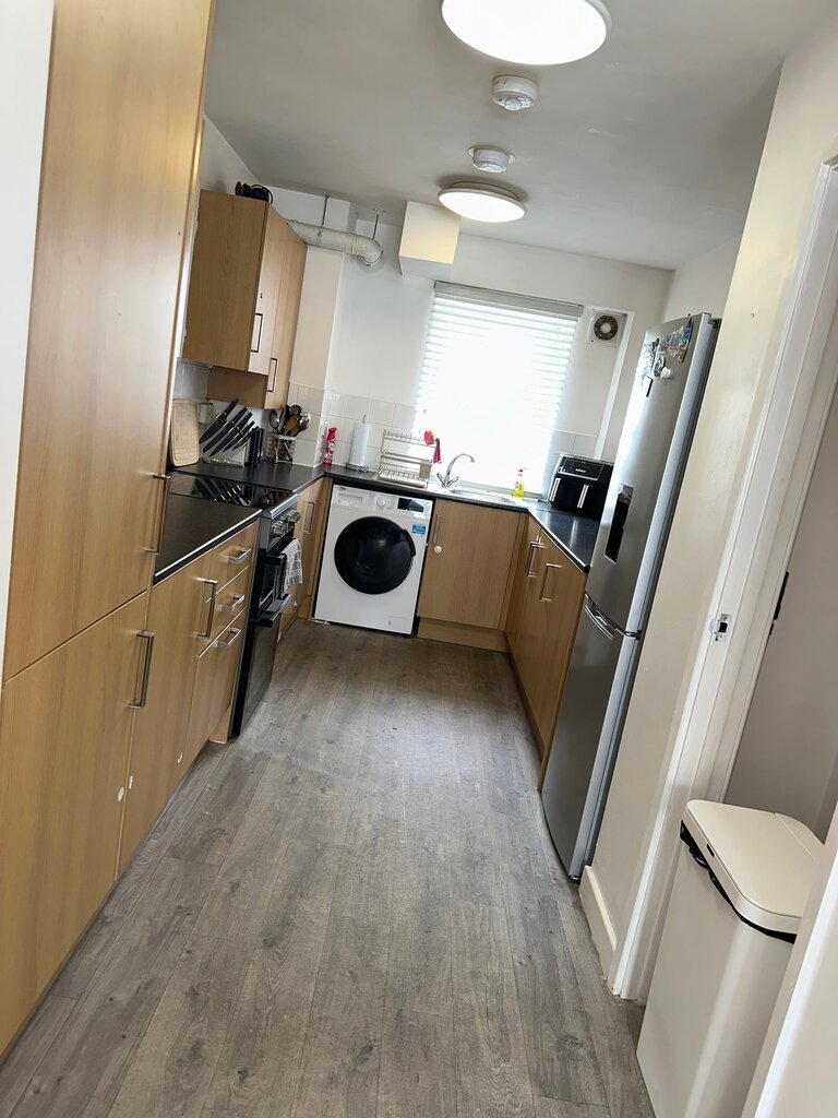 Photo 5 of Gillingham property