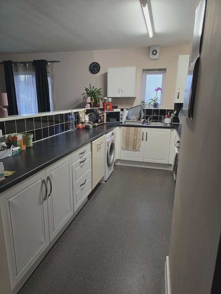 Photo 4 of Manchester property