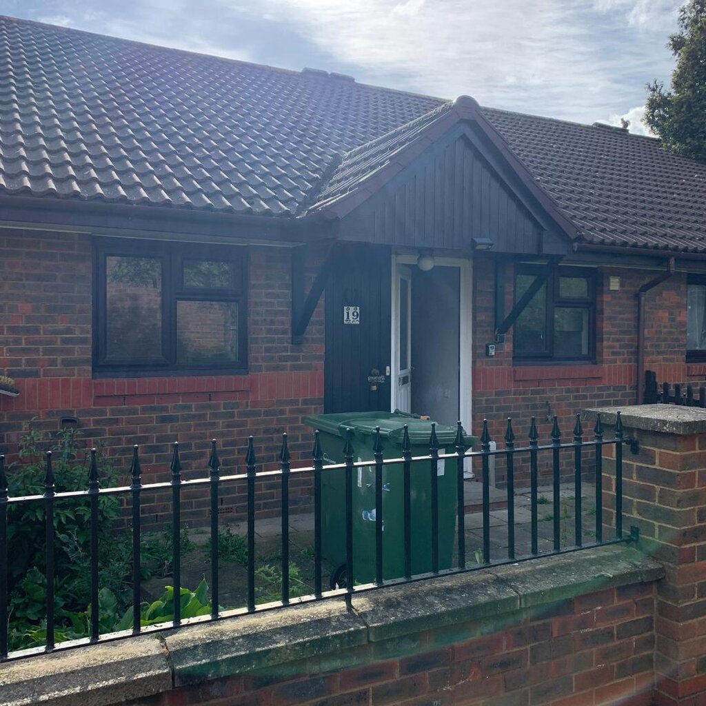 Photo 2 of London property