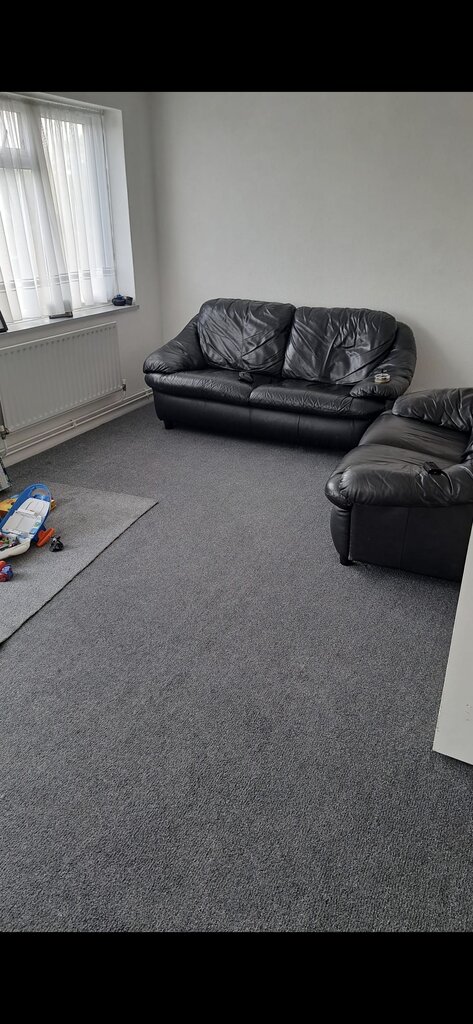 Photo 4 of Chessington property