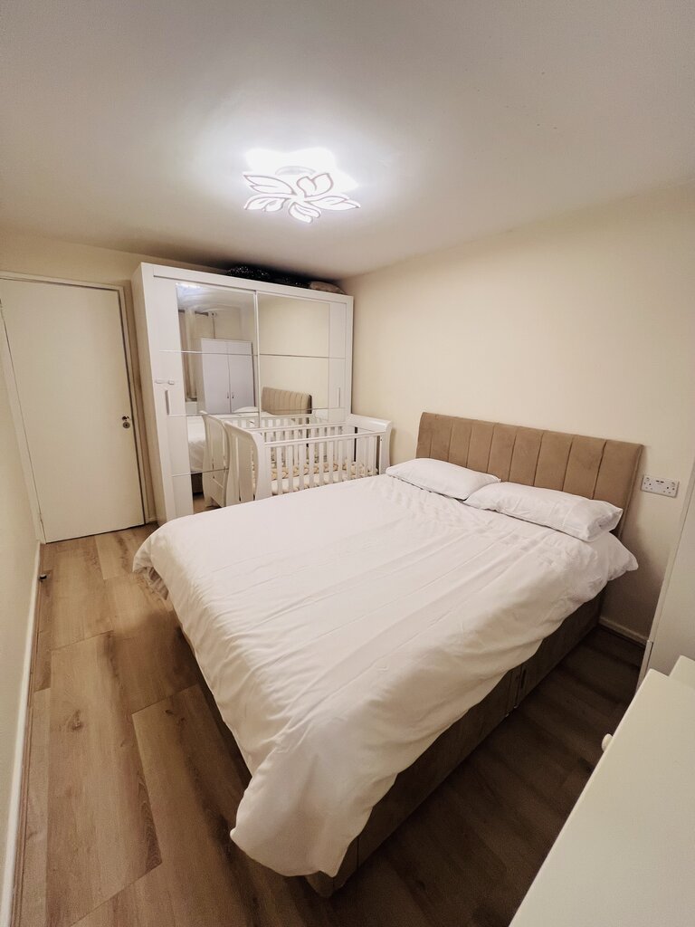 Photo 3 of Manchester property
