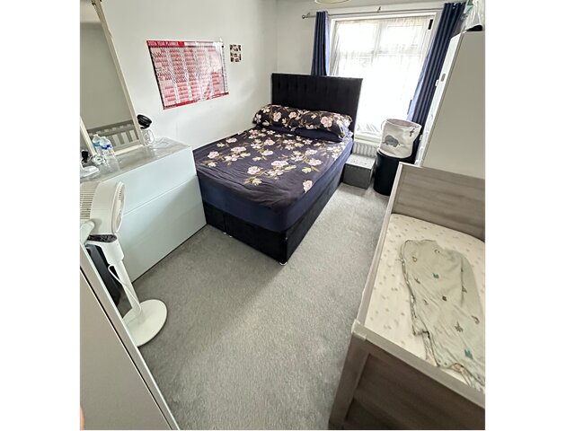 Photo 5 of Frimley property