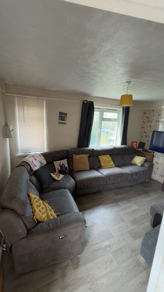 Photo 3 of Saracens Head property