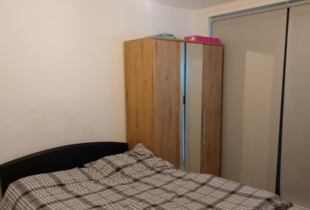Photo 4 of London property