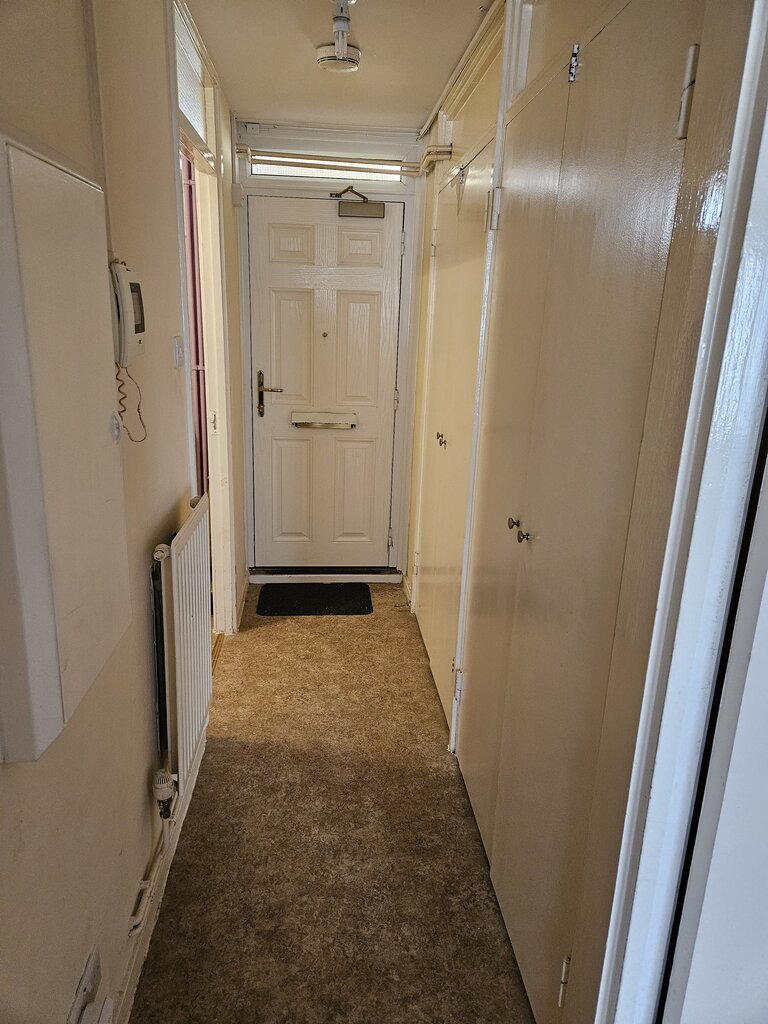 Photo 3 of London property