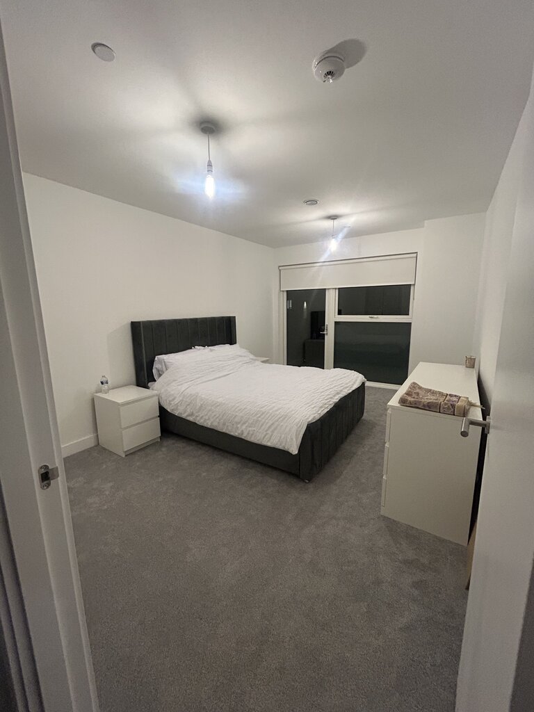 Photo 4 of Brentford property