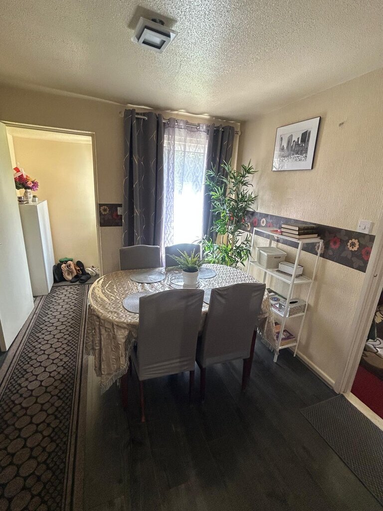 Photo 5 of Salford property