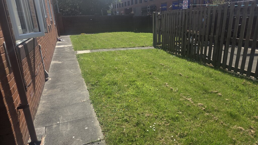 Photo 5 of Salford property