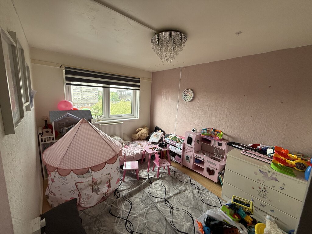 Photo 4 of Salford property