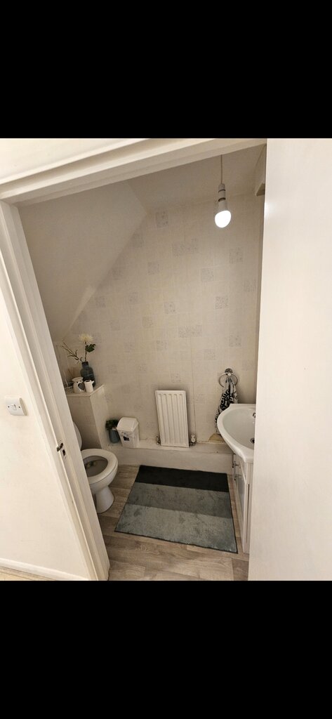 Photo 3 of Middlesex property