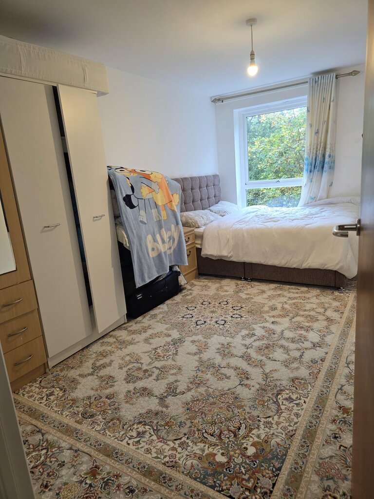 Photo 2 of Croydon property