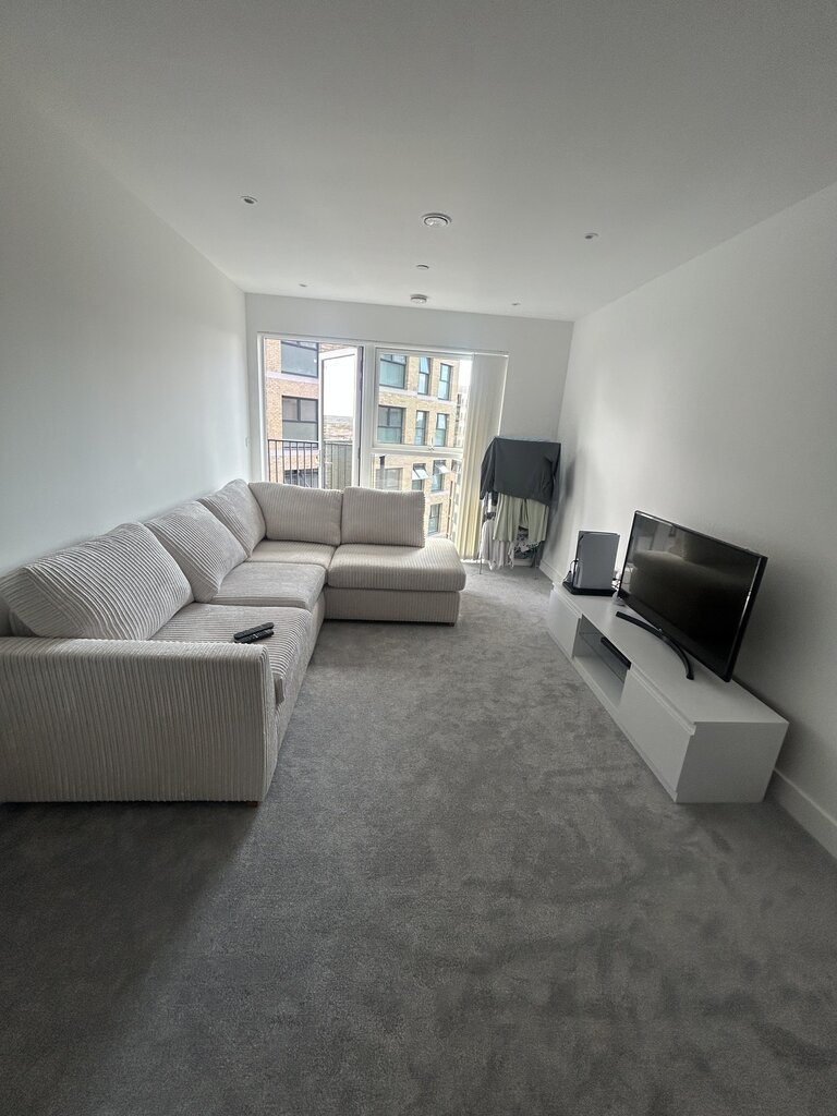 Photo 3 of Brentford property