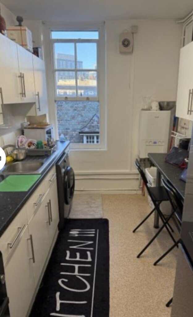 Photo 4 of London property
