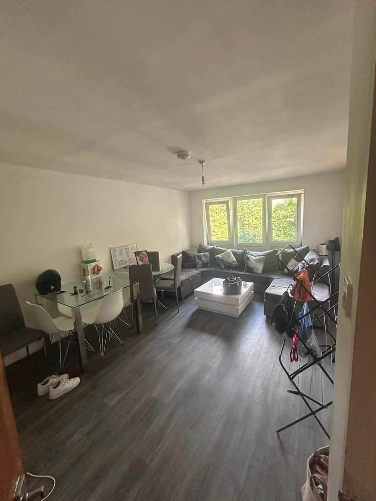 Photo 4 of Barnet property
