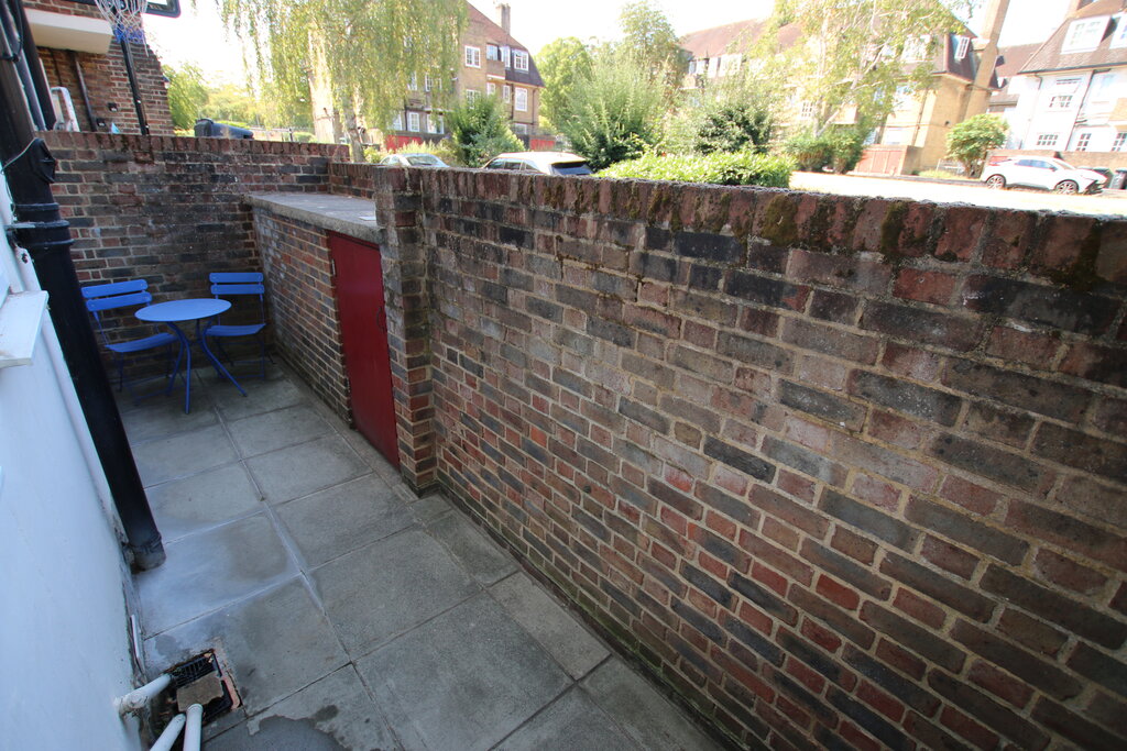 Photo 5 of London property