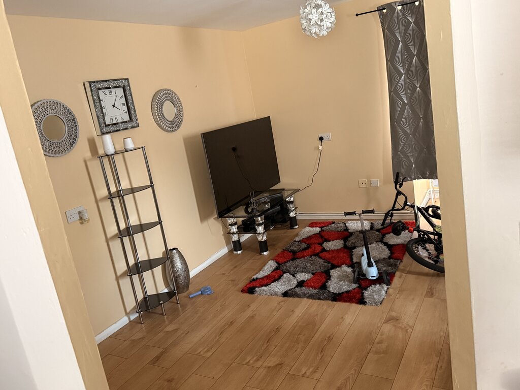 Photo 3 of London property