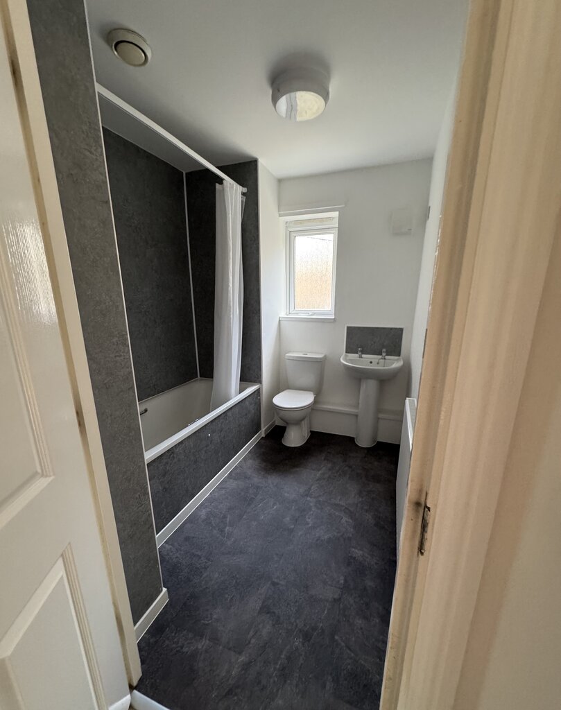 Photo 3 of Cambridge property