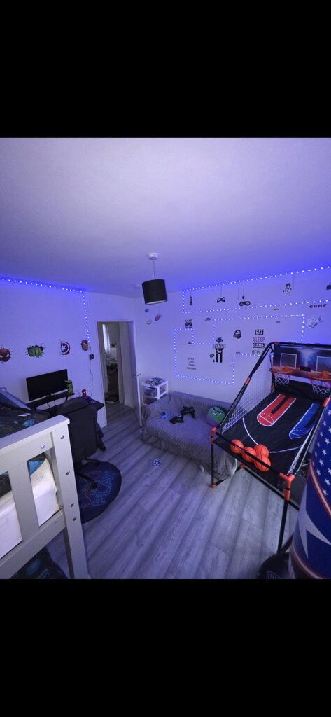 Photo 3 of London property