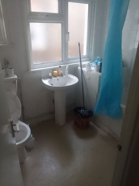 Photo 3 of London property