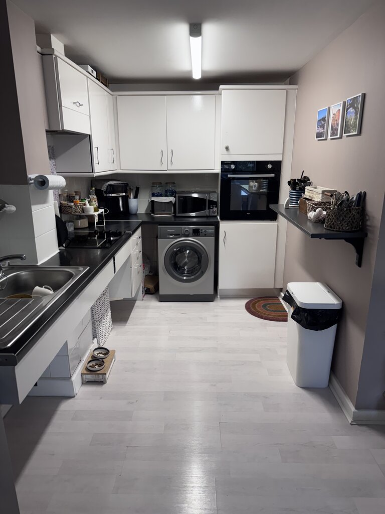 Photo 5 of London property